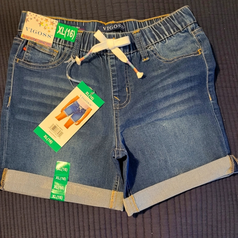 Vigoss girls size XL (16) regular rise super stretch shorts. pull on wristband